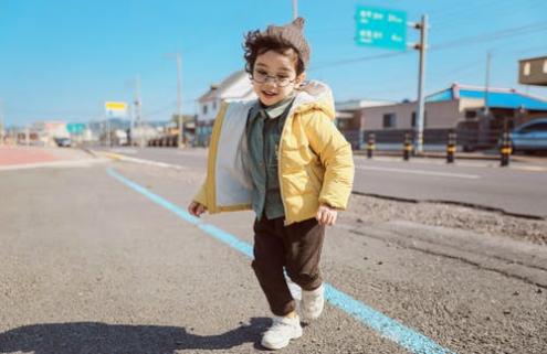 姓颜如何给小孩起名字女孩_颜诗怡名字打多少分测试